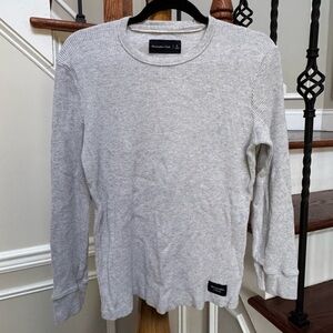 Abercrombie & Fitch Gray Long Sleeve Tee